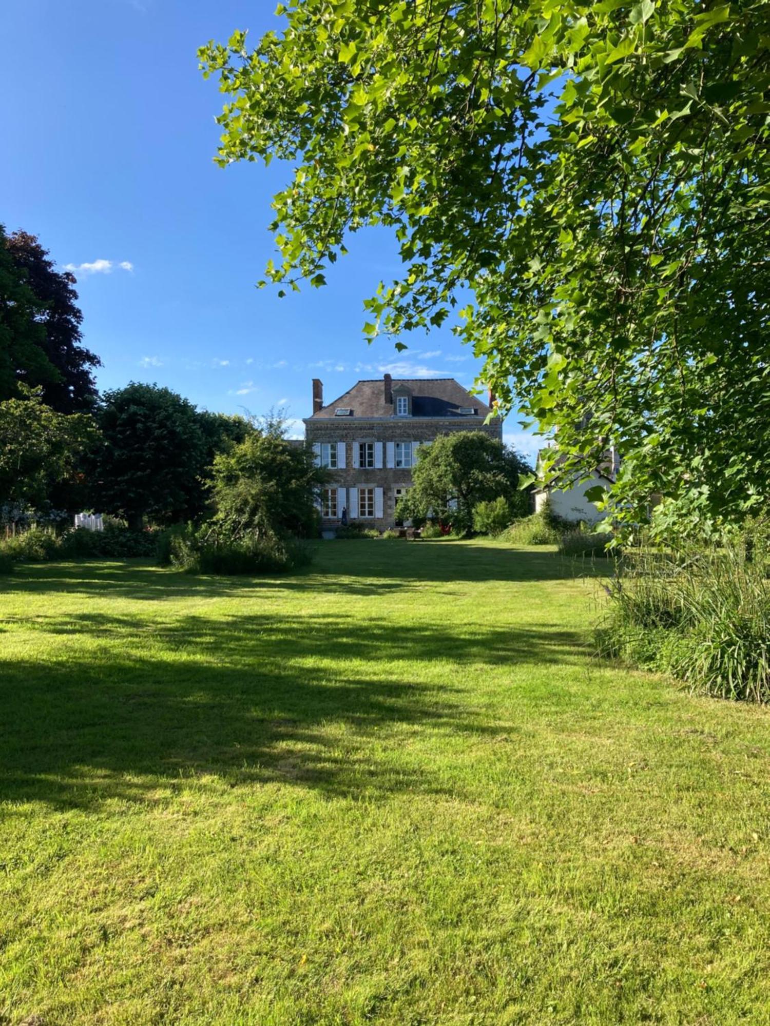 Maison D'Hotes La Doucelle Culture Et Bien-Etre Lignieres-Orgeres Exterior foto